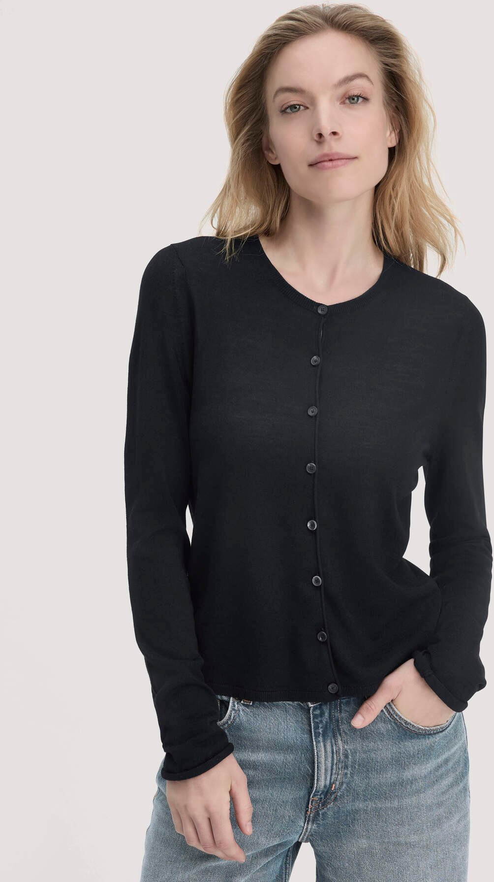 hessnatur Damen Strick Jacke Regular aus Bio-Merinowolle - schwarz - Größe S