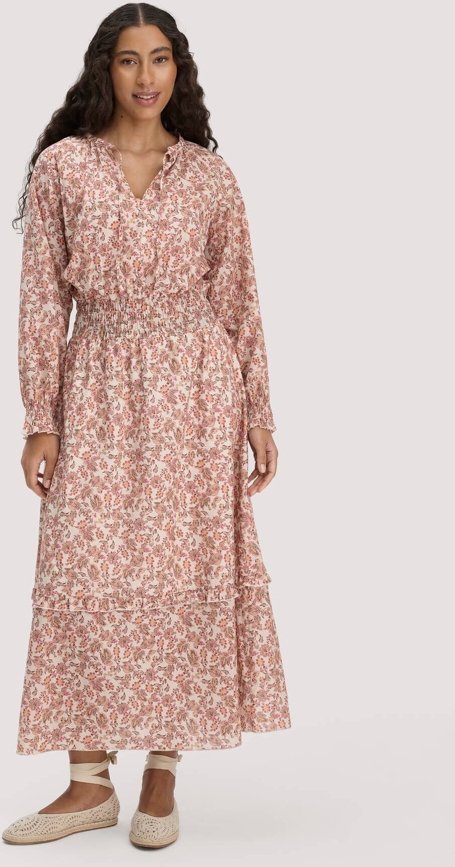 hessnatur Damen Kleid mit Taillierung Maxi aus Bio-Baumwolle - beige - Größe 42