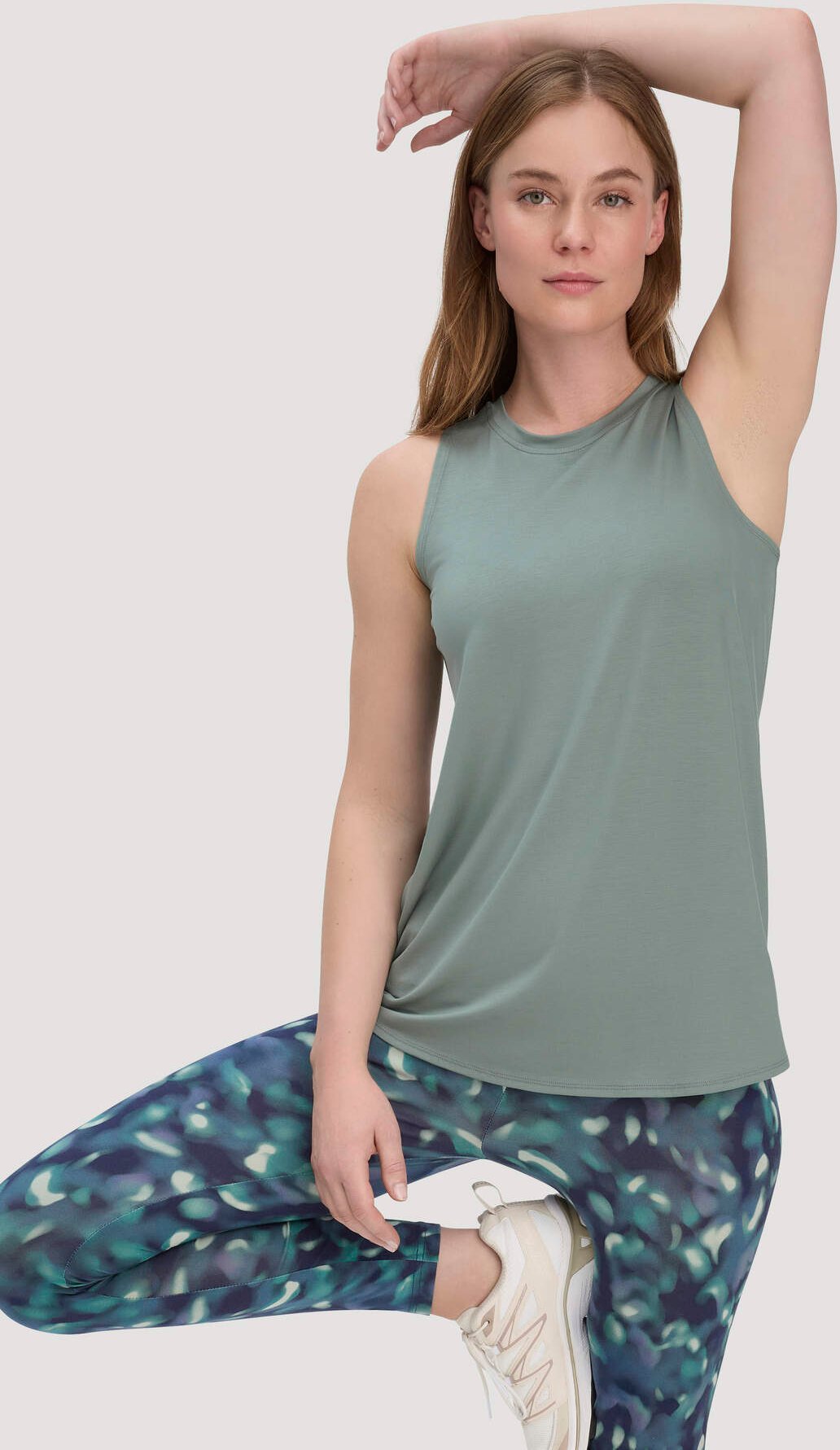 hessnatur Loungewear Top Regular ACTIVE COMFORT aus TENCEL™ Lyocell - grün - Größe 42