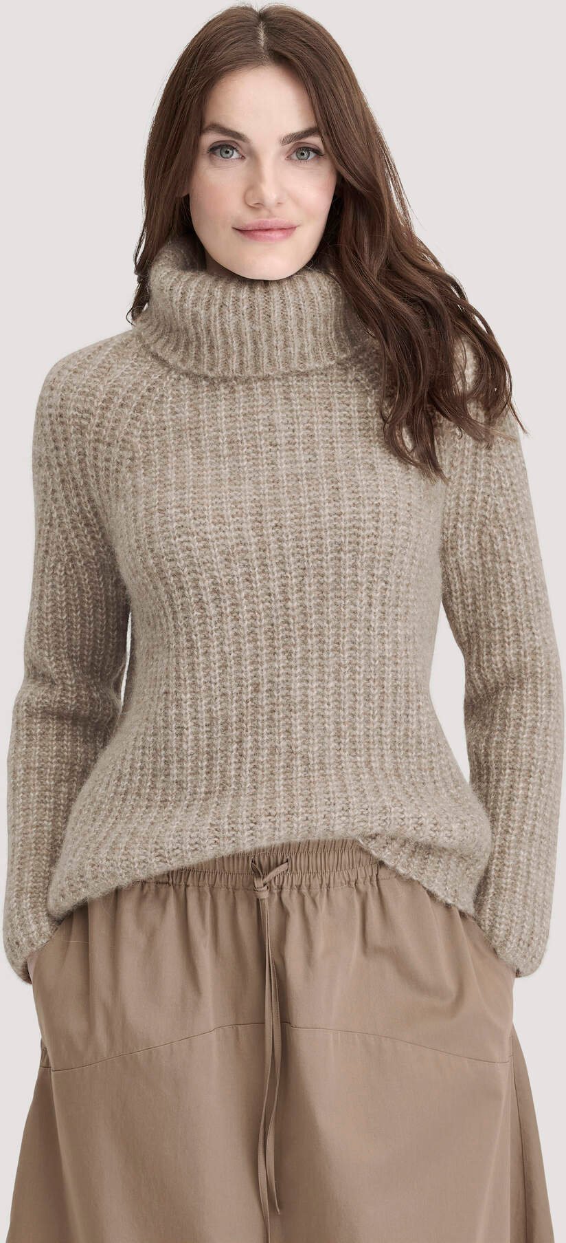 hessnatur Damen Rollkragenpullover Relaxed aus Alpaka mit Bio-Baumwolle - beige - Größe M