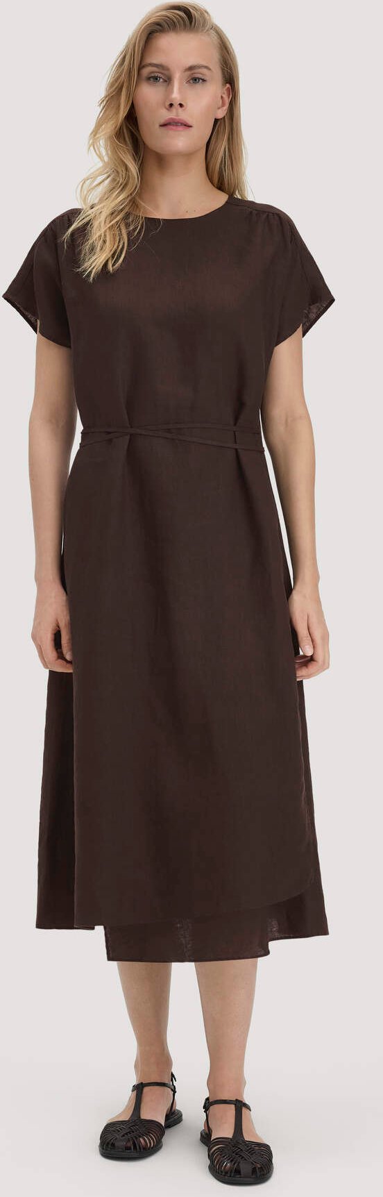 hessnatur Damen Kleid mit Wickeloptik Midi aus Leinen - braun - Größe 34