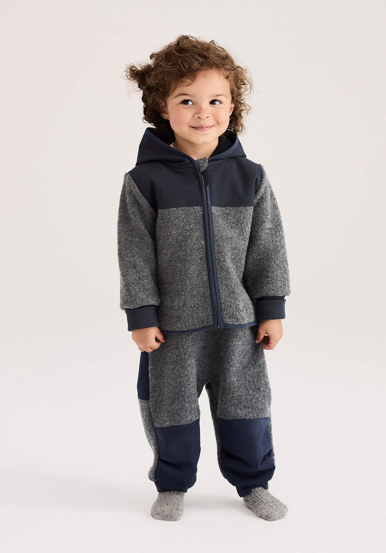 hessnatur Baby Wollwalk Latzhose aus Bio-Merinowolle mit Nature Shell - grau - Größe 98/104