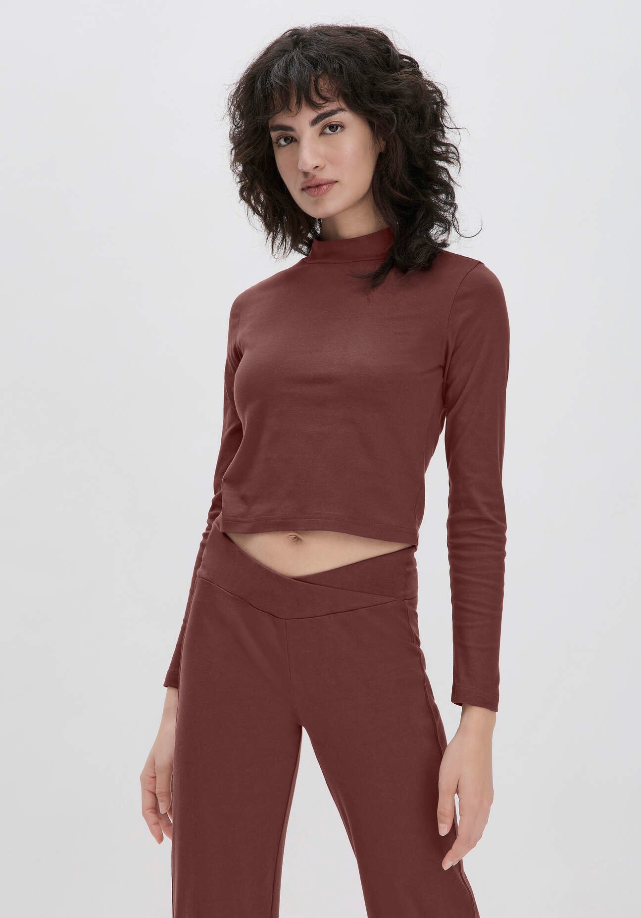 hessnatur Loungewear Longsleeve Fitted ACTIVE LIGHT aus Bio-Baumwolle - braun - Größe 38