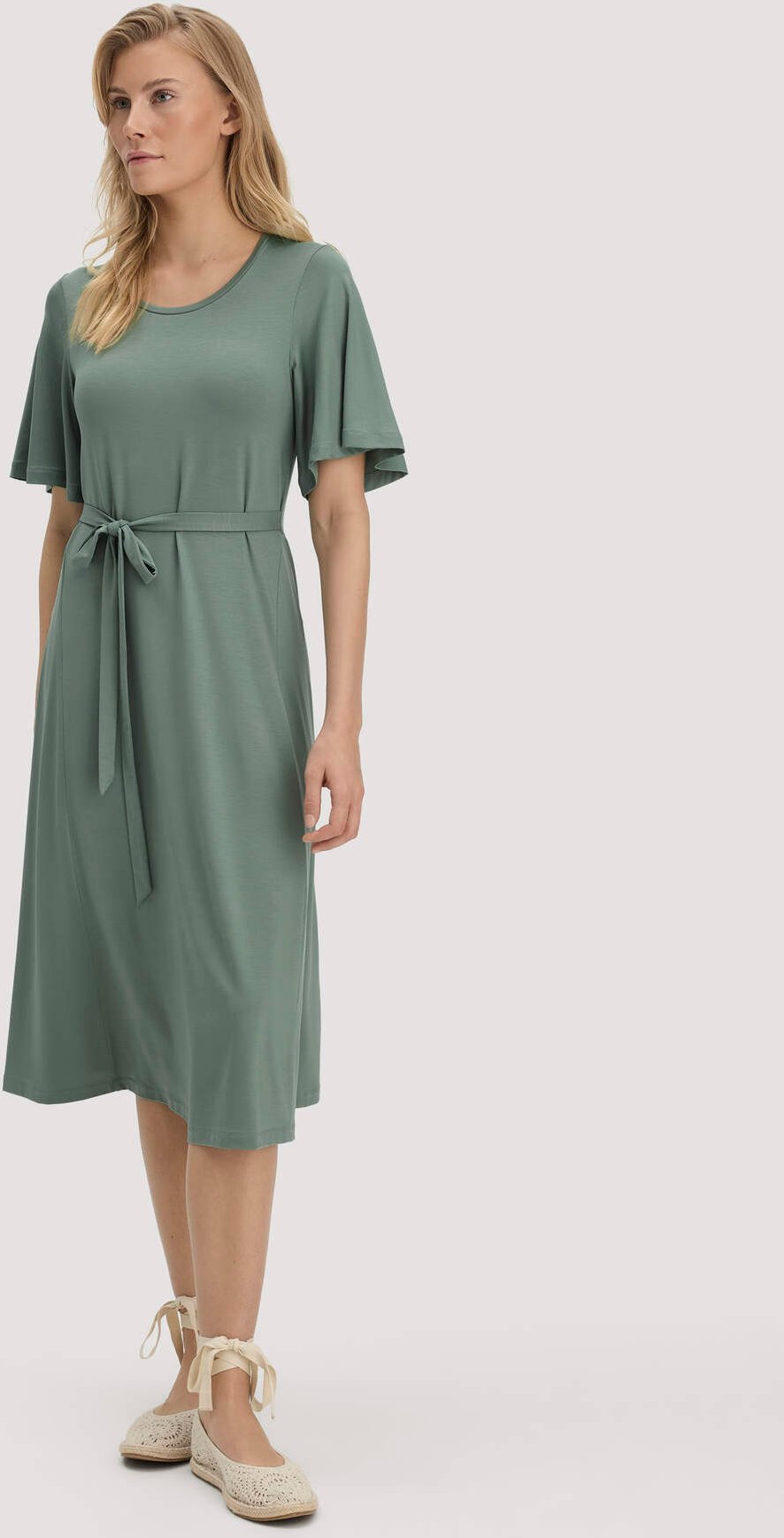 hessnatur Damen Jersey Kleid Kniebedeckend Slim aus TENCEL™ Lyocell - grün - Größe 40