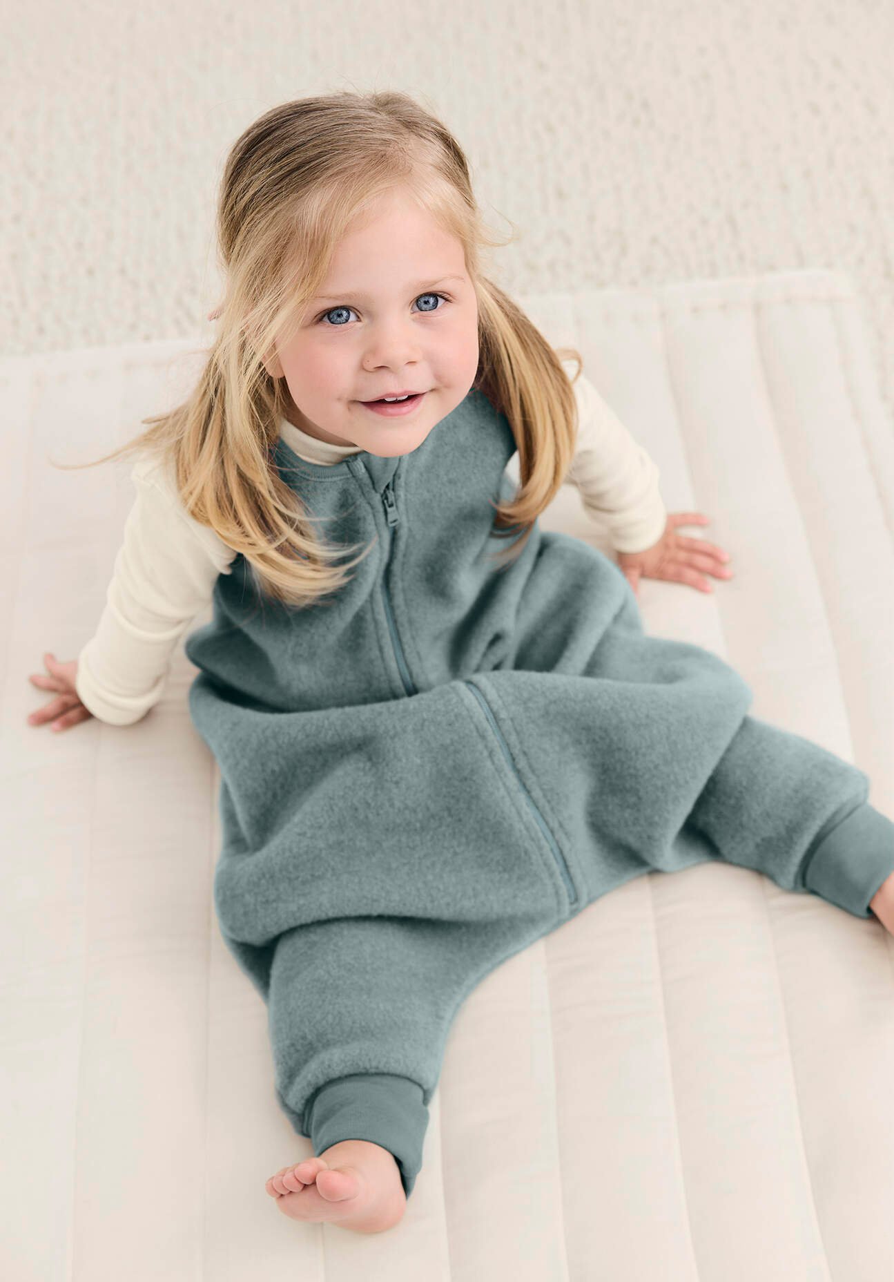 hessnatur Baby Wollfleece Schlafsack aus Bio-Merinowolle - grün - Größe 80