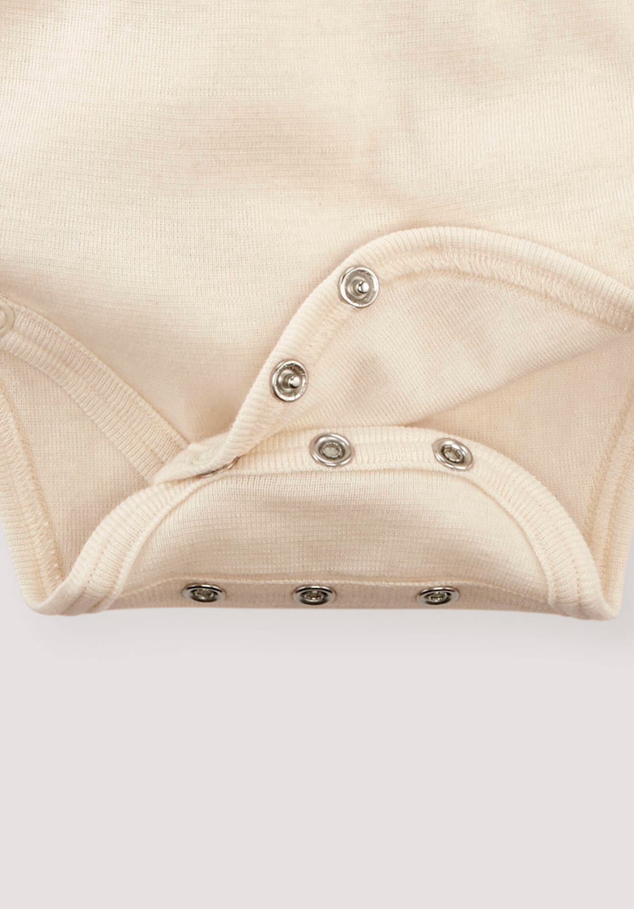 hessnatur Baby Wickelbody aus Bio-Baumwolle mit Bio-Merinowolle und Seide - natur - Größe 74/80