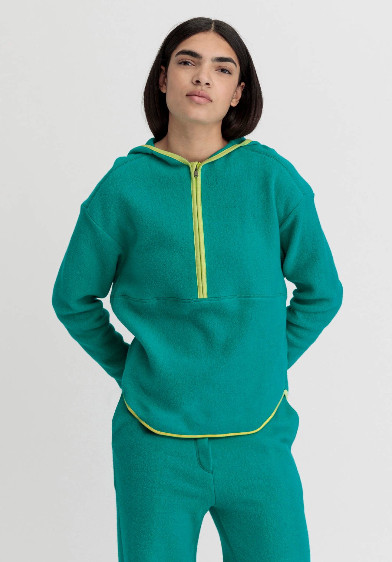 hessnatur Loungewear Fleece Hoodie Relaxed ACTIVE LIGHT aus Bio-Baumwolle - grün - Größe S