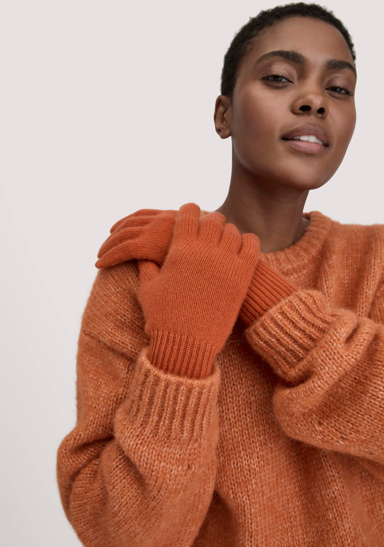 hessnatur Damen Strick Handschuhe aus Bio-Merinowolle mit Cashmere - orange - Größe 1size