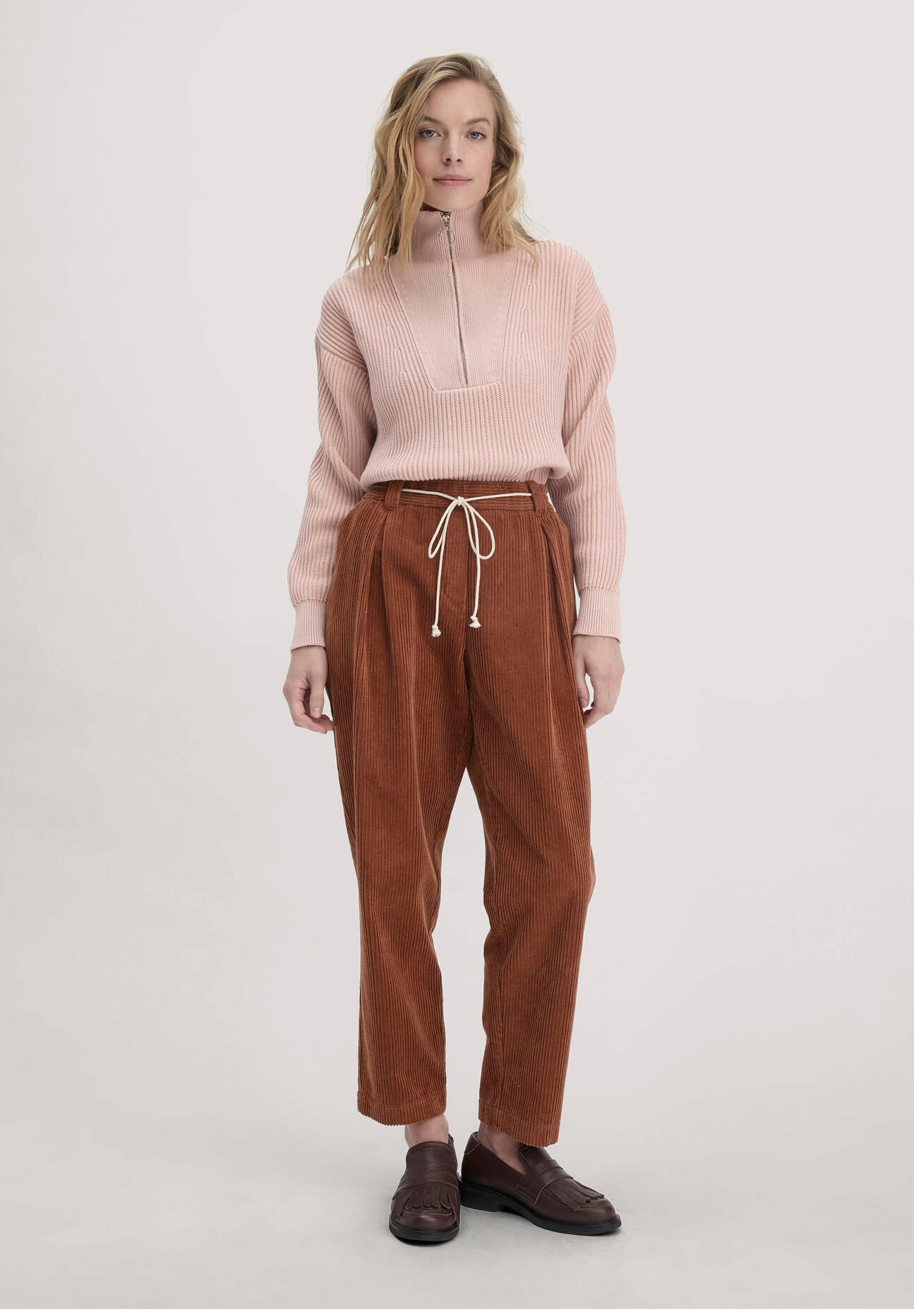 hessnatur Damen Cordhose Relaxed aus Bio-Baumwolle - braun - Größe 34