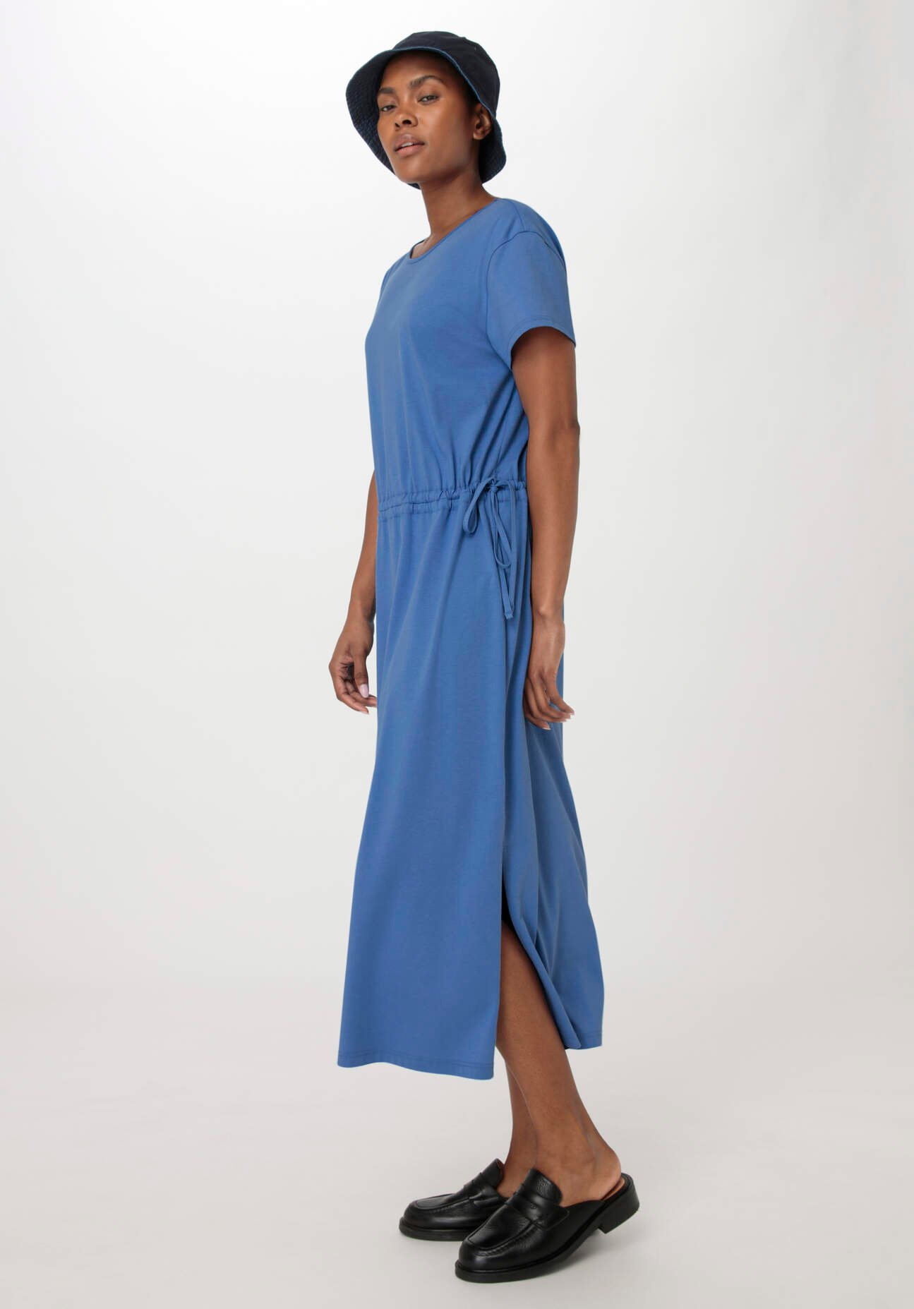 hessnatur Damen Jersey Kleid Midi Regular aus Bio-Baumwolle - blau - Größe 40