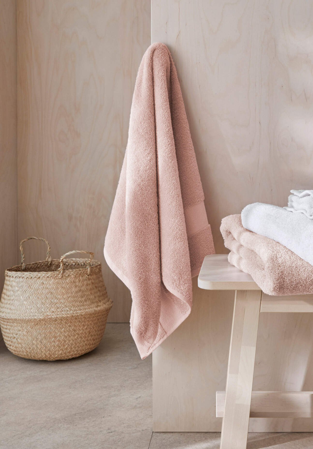 hessnatur Frottier Handtuch aus Bio-Baumwolle - rosa - Größe 100x180 cm