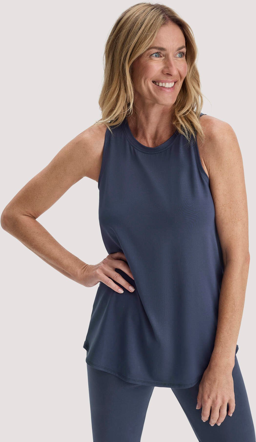 hessnatur Loungewear Top Regular ACTIVE COMFORT aus TENCEL™ Lyocell - blau - Größe 40