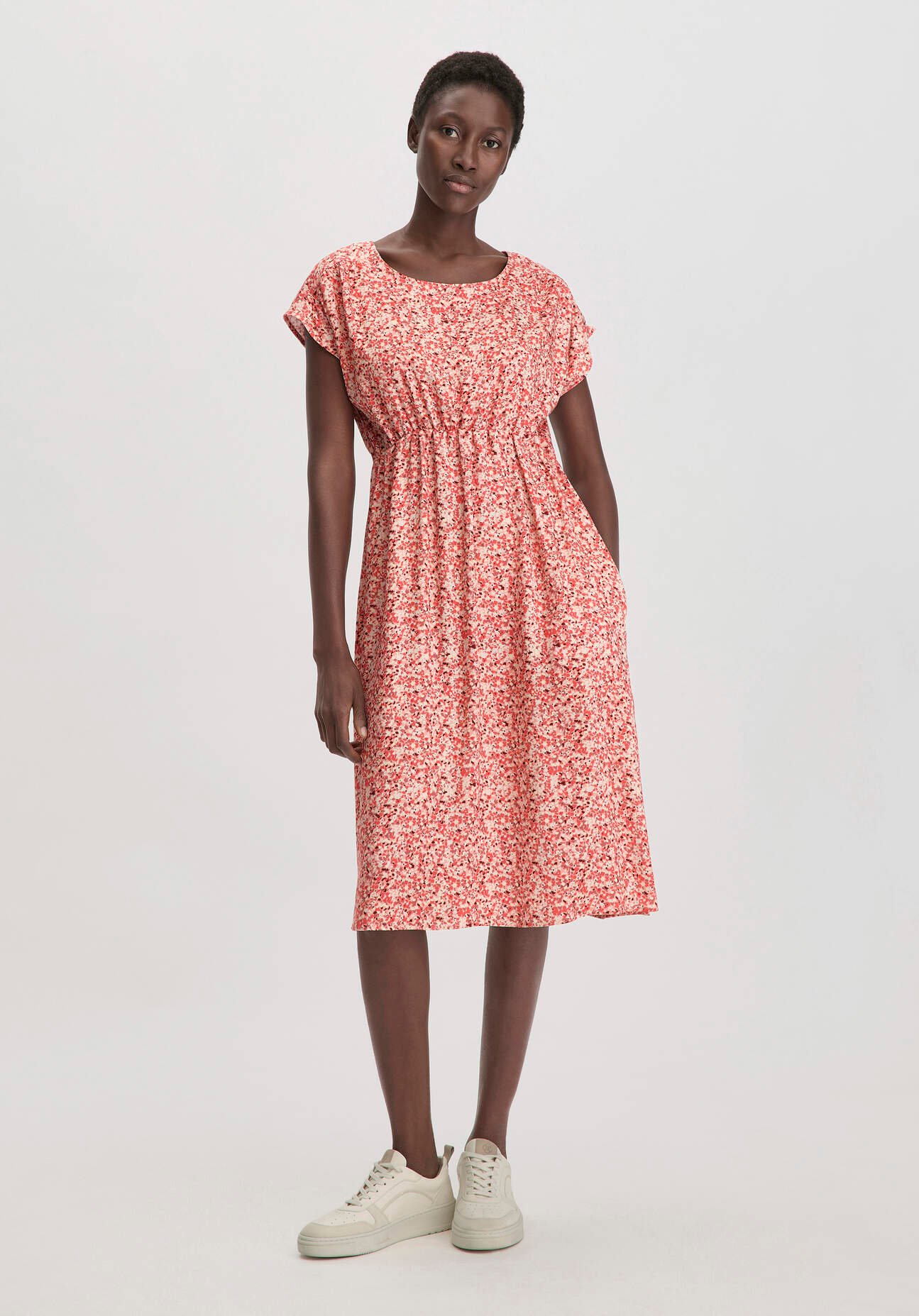 hessnatur Damen Print Kleid Knielang Relaxed aus LENZING™ ECOVERO™ Viskose - braun - Größe 40