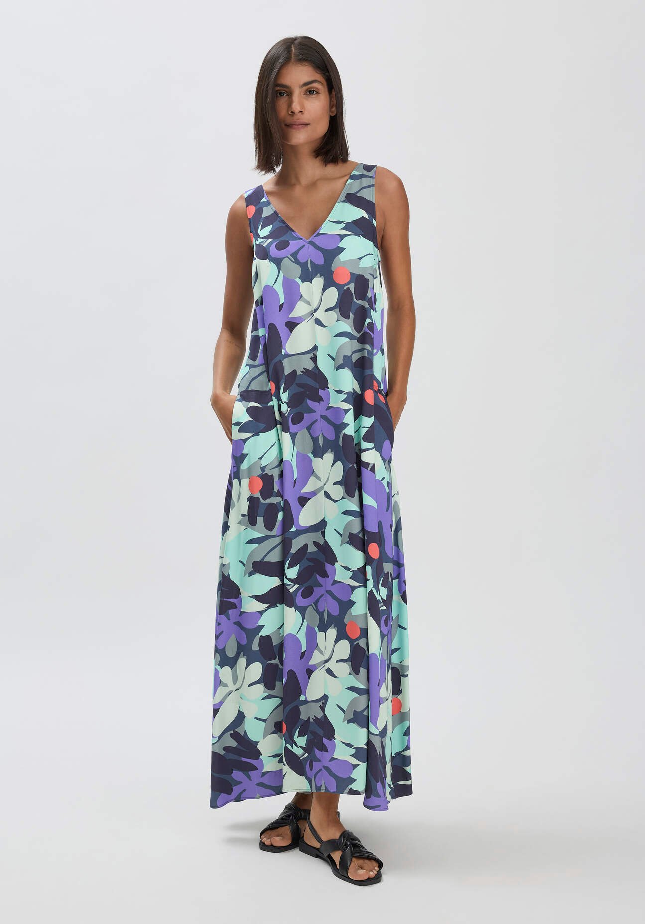 hessnatur Damen Print Kleid Maxi Regular aus LENZING™ ECOVERO™ - grün - Größe 44