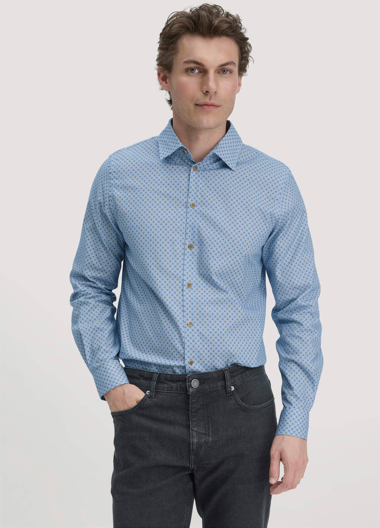 hessnatur Herren Print Hemd Regular aus Bio-Baumwolle - blau - Größe L (41/42)