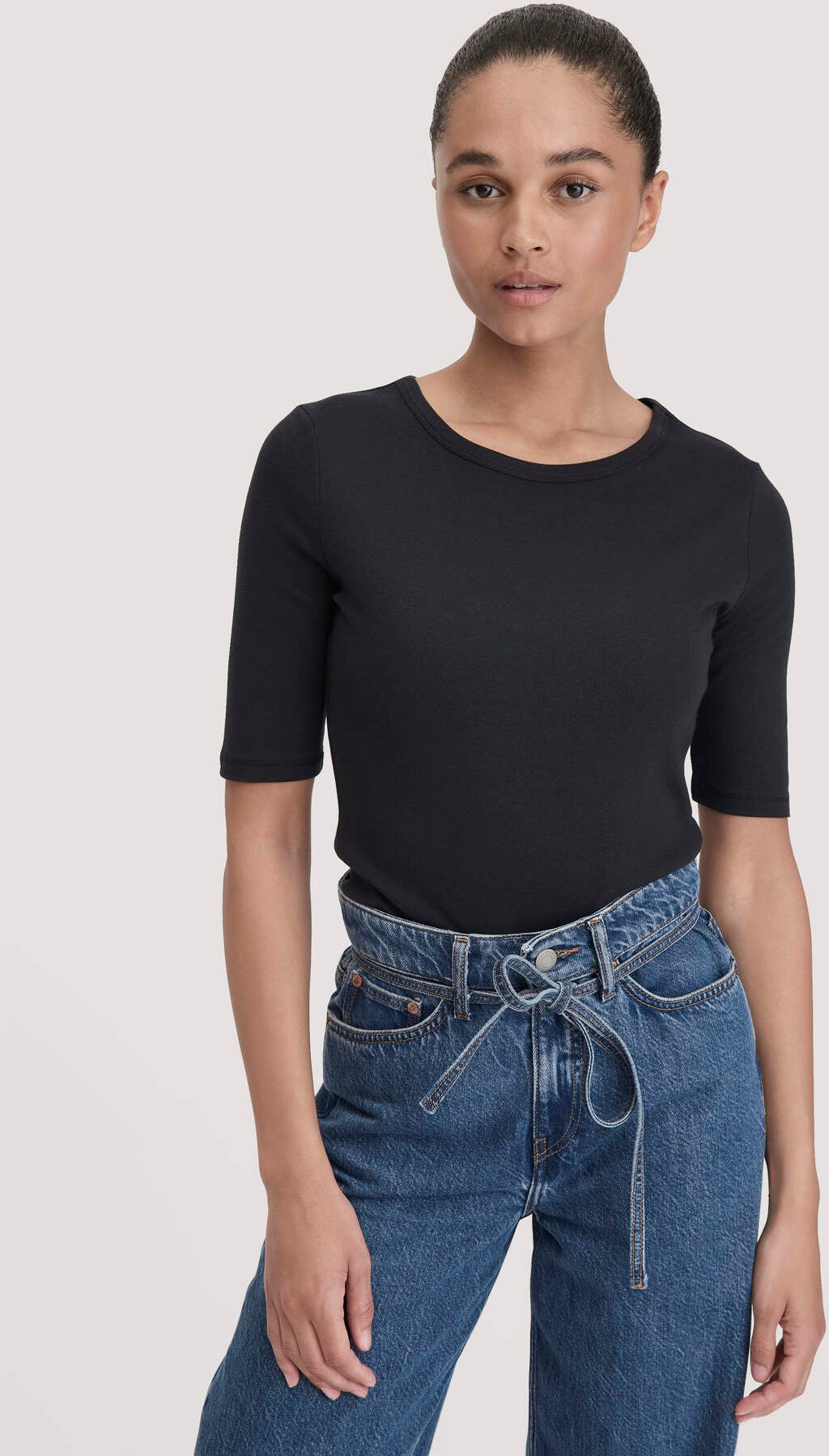 Thumbnail - hessnatur Damen Softrib T-Shirt Fitted aus Bio-Baumwolle und TENCEL™ Modal - schwarz - Größe 34