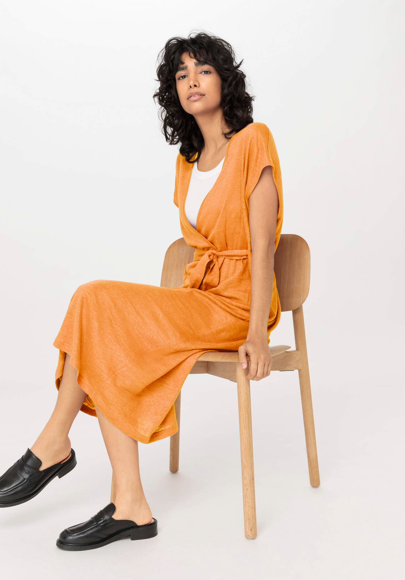 Thumbnail - hessnatur Damen Jersey Kleid Midi Relaxed aus Leinen - orange - Größe M