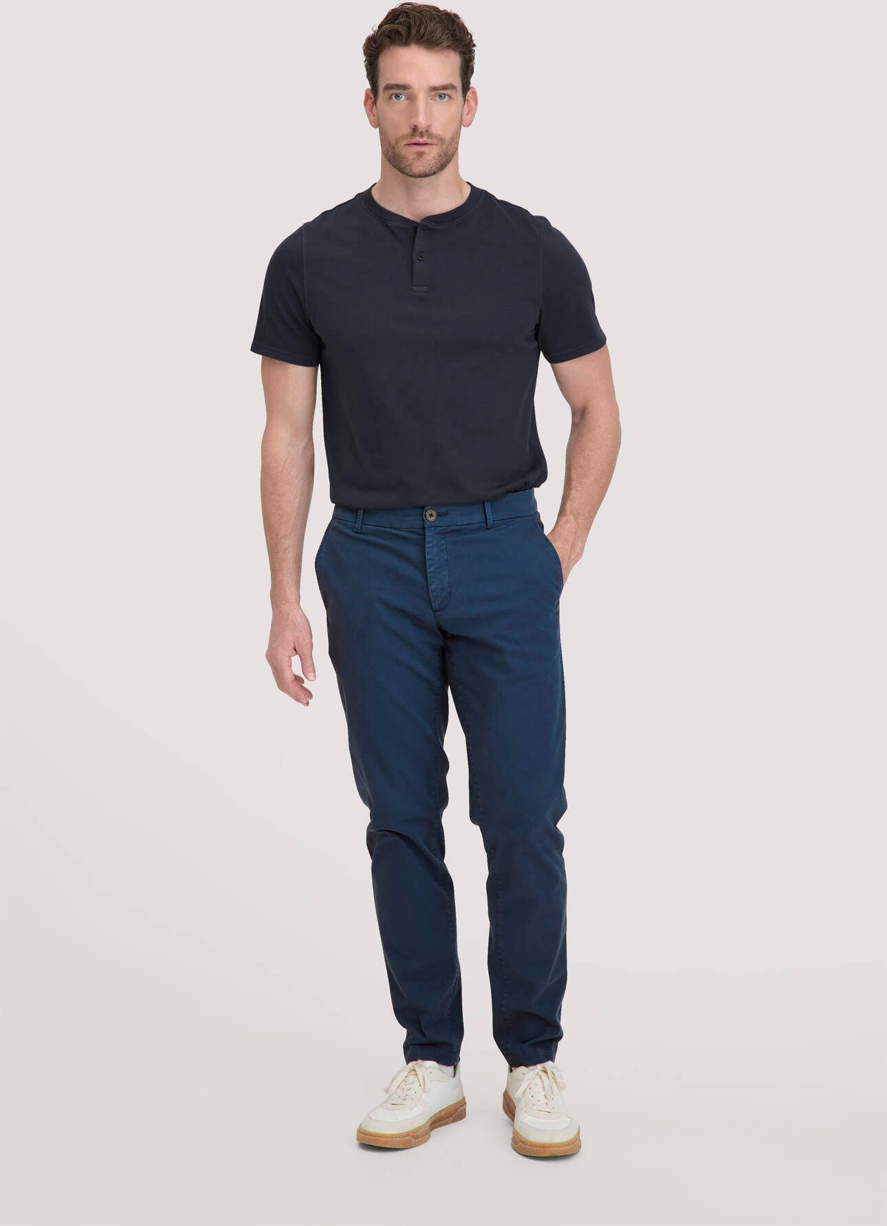 hessnatur Herren Chino LENN Regular aus Bio-Baumwolle - blau - Größe 30/32