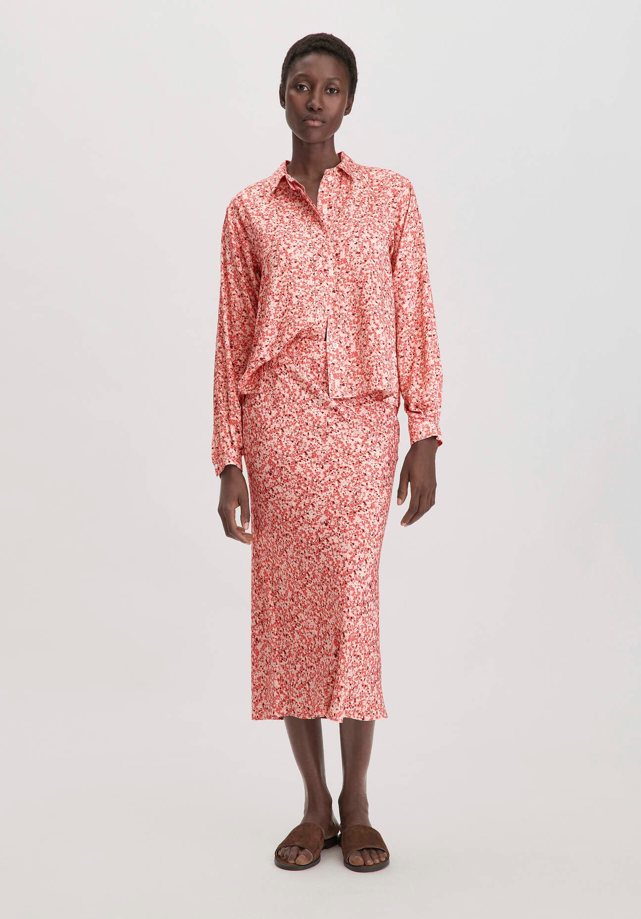 Thumbnail - hessnatur Damen Print Rock Midi Regular aus LENZING™ ECOVERO™ Viskose - braun - Größe 36