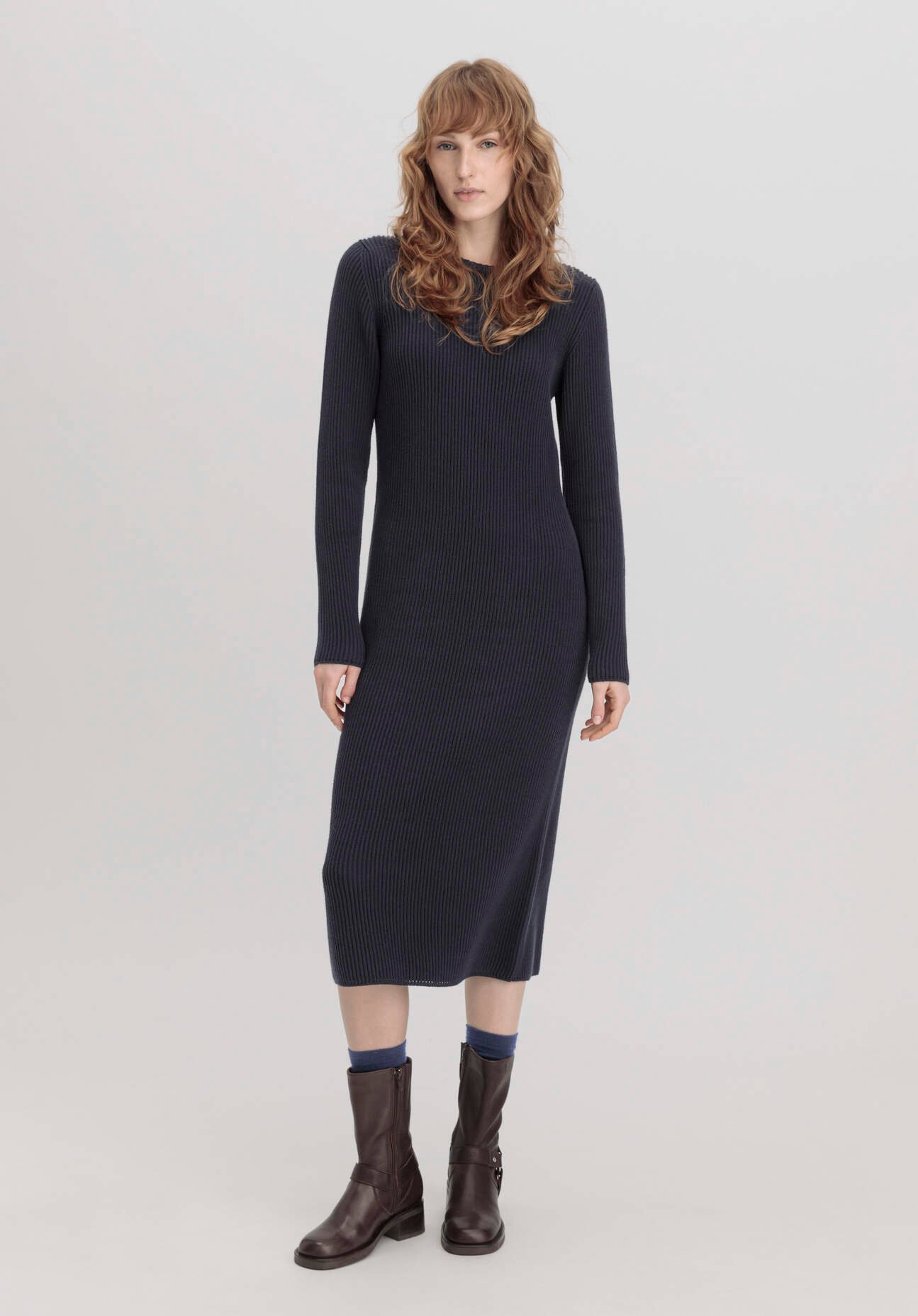 hessnatur Damen Strickkleid Midi Regular aus Bio-Baumwolle - blau - Größe S