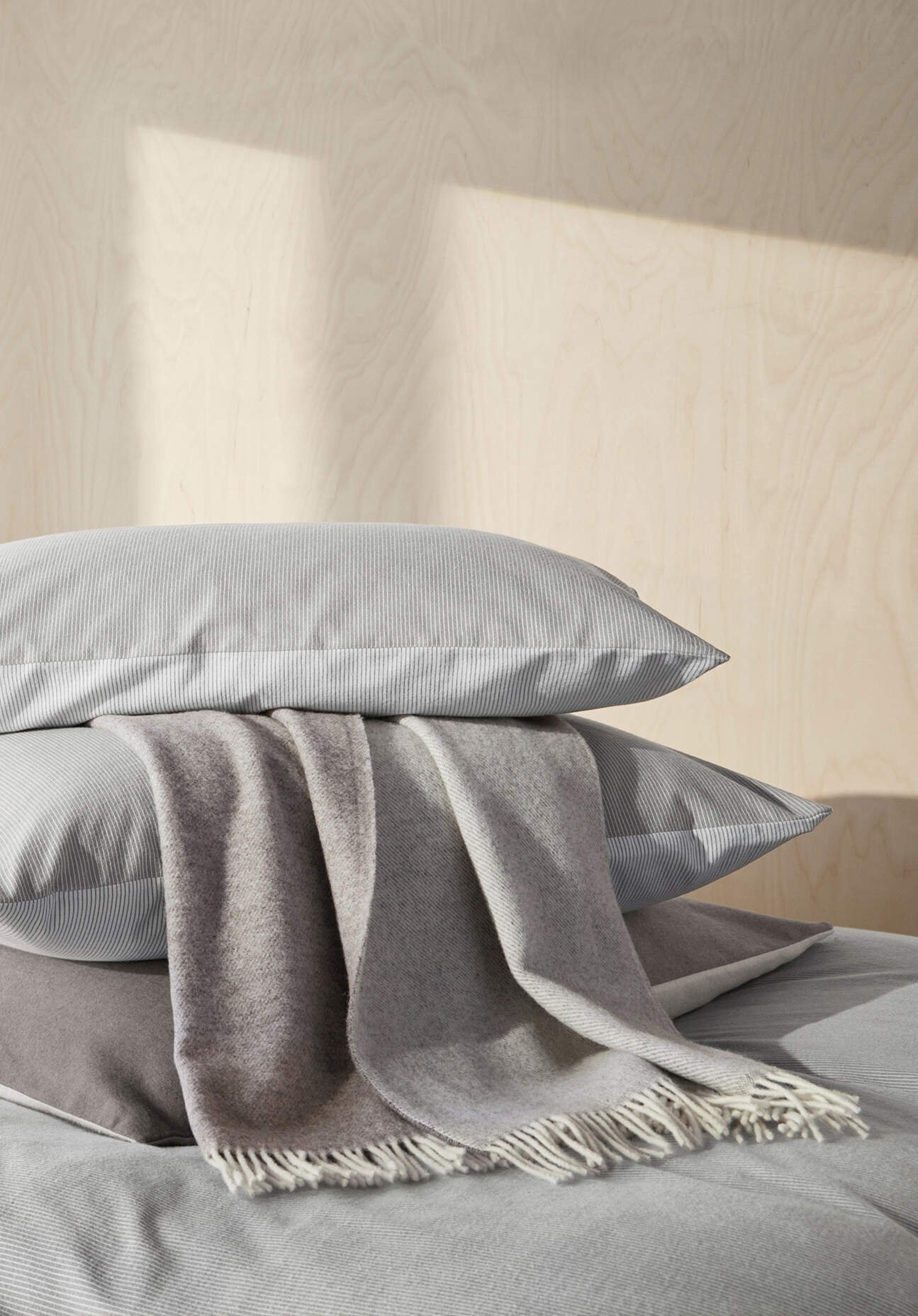 hessnatur Doubleface Plaid TOSID aus Bio-Lambswool - grau - Größe 130x180 cm