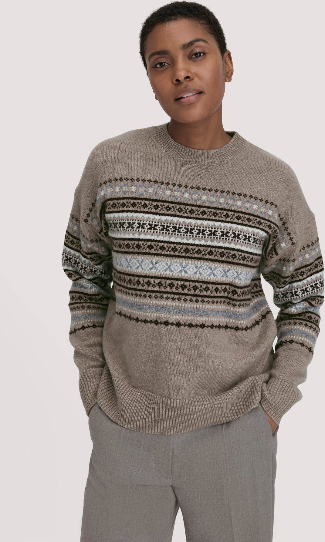 hessnatur Damen Strick Pullover Relaxed BETTER RECYCLING aus Bio-Merinowolle - braun - Größe XS