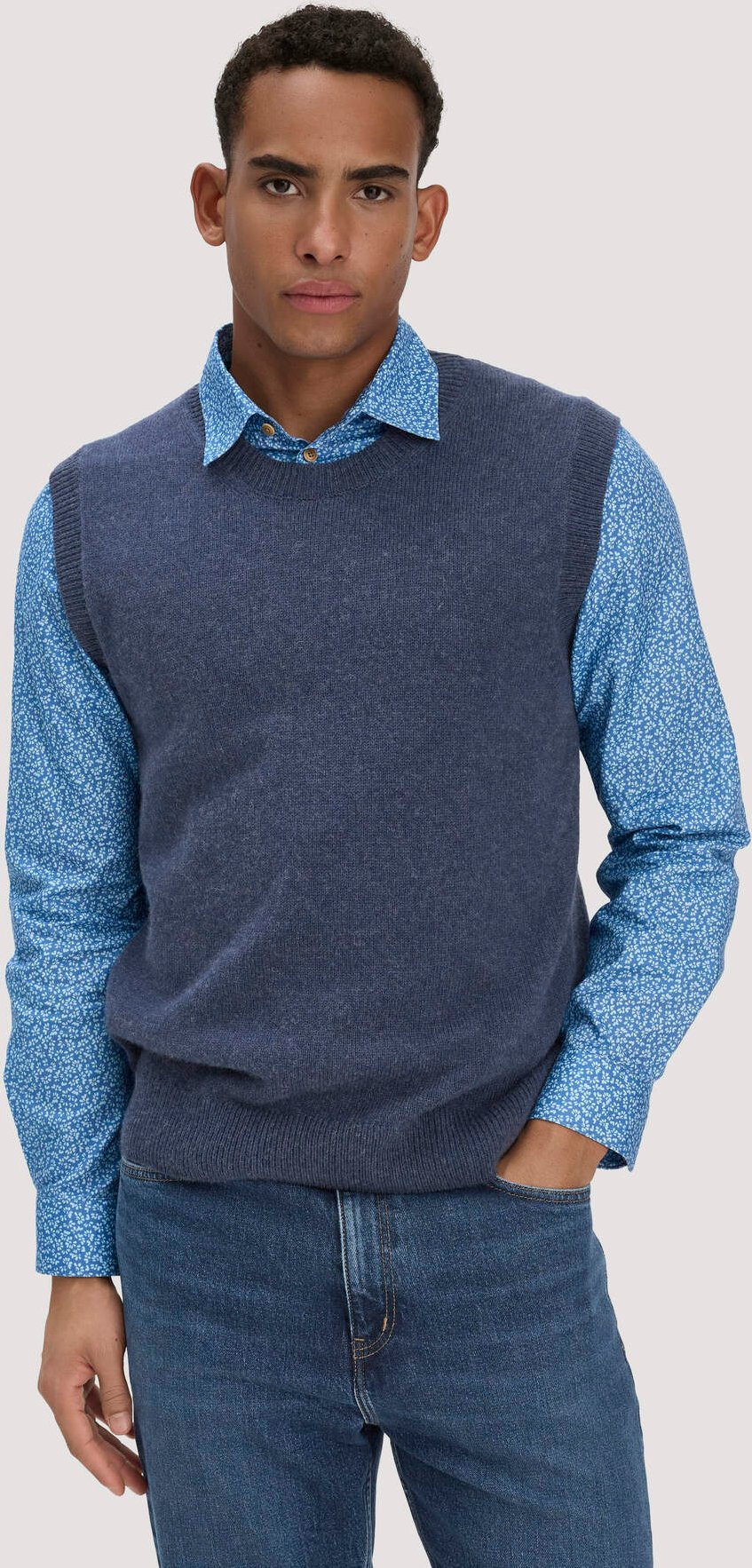 hessnatur Herren Strick Pullunder Regular aus Bio-Merinowolle mit Bio-Baumwolle - blau - Größe S