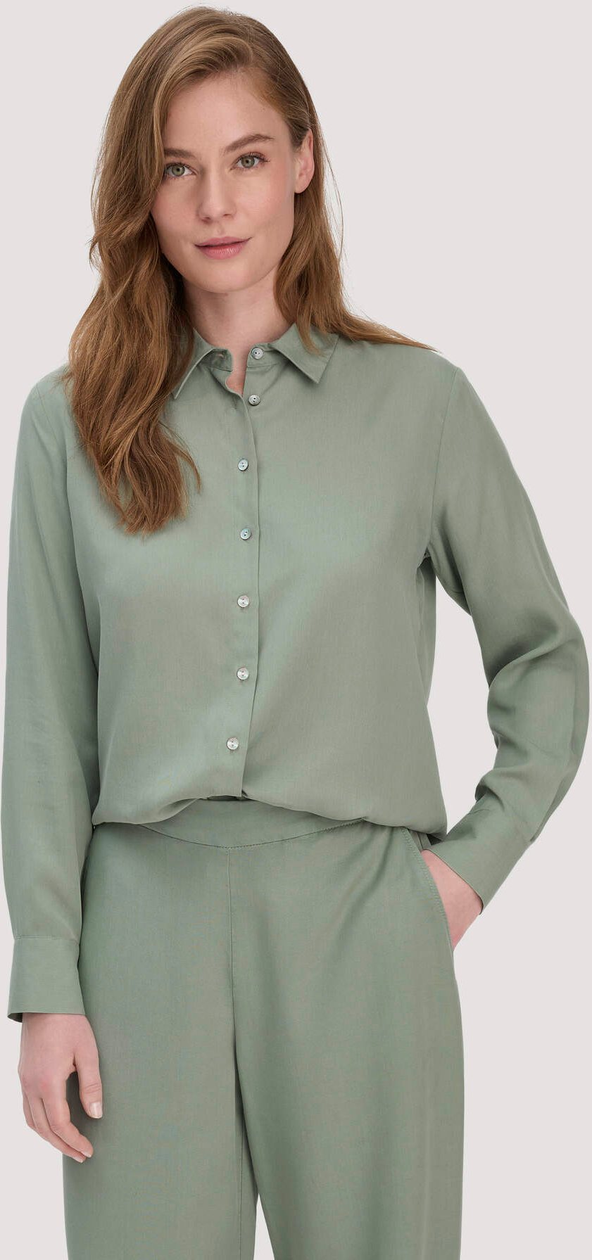 hessnatur Damen Bluse Relaxed aus TENCEL™ Lyocell - grün - Größe 48