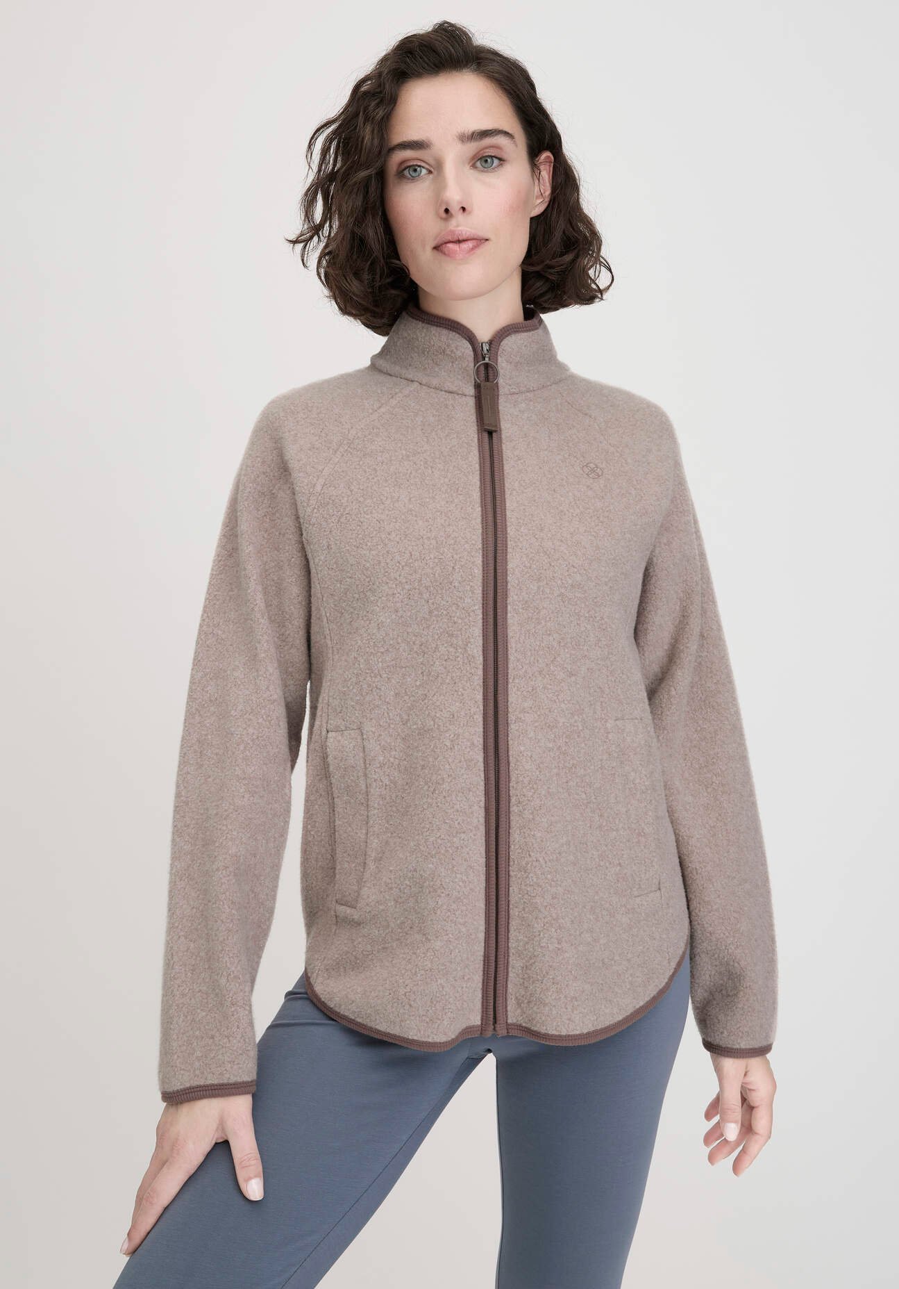 hessnatur Loungewear Fleece Jacke Relaxed ACTIVE LIGHT aus Bio-Baumwolle - beige - Größe XL