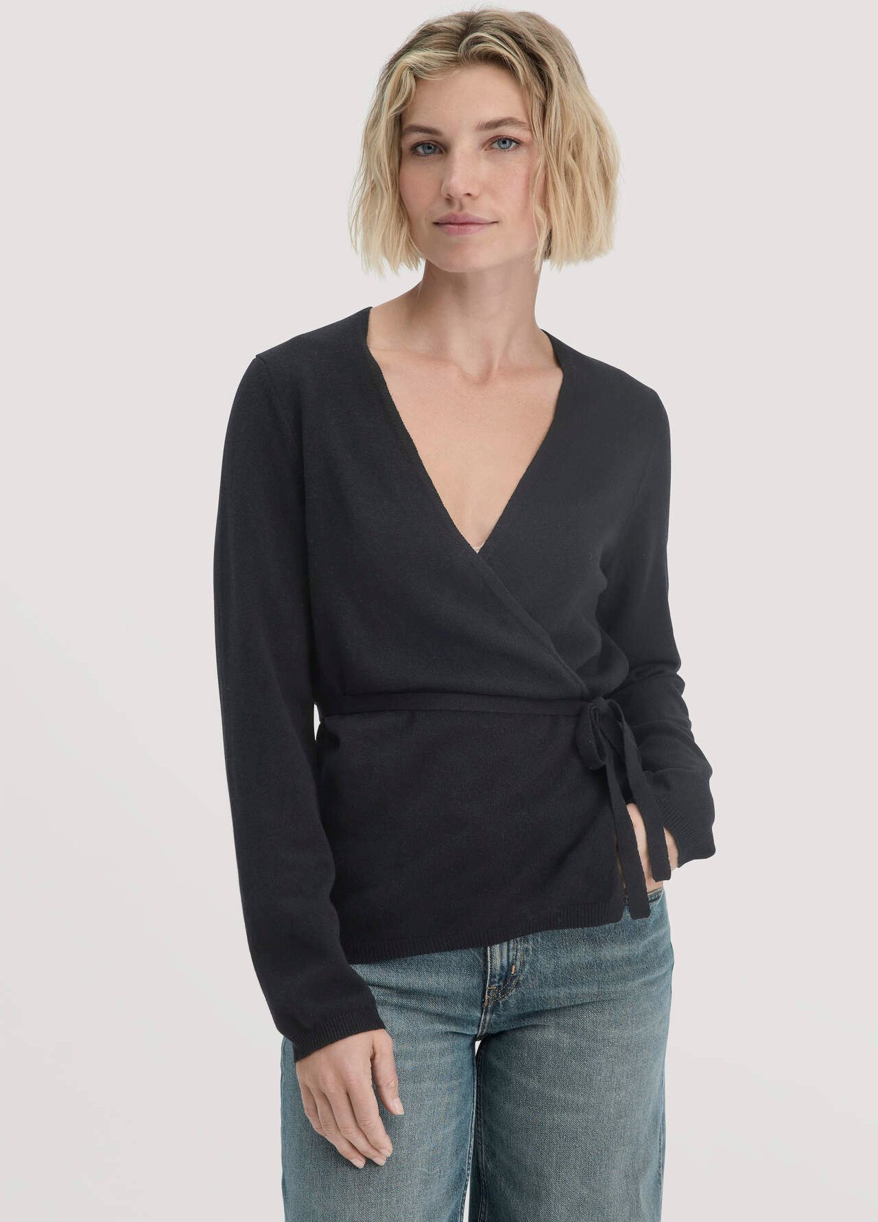 hessnatur Damen Strick Jacke Relaxed aus Bio-Merinowolle mit Cashmere - schwarz - Größe L