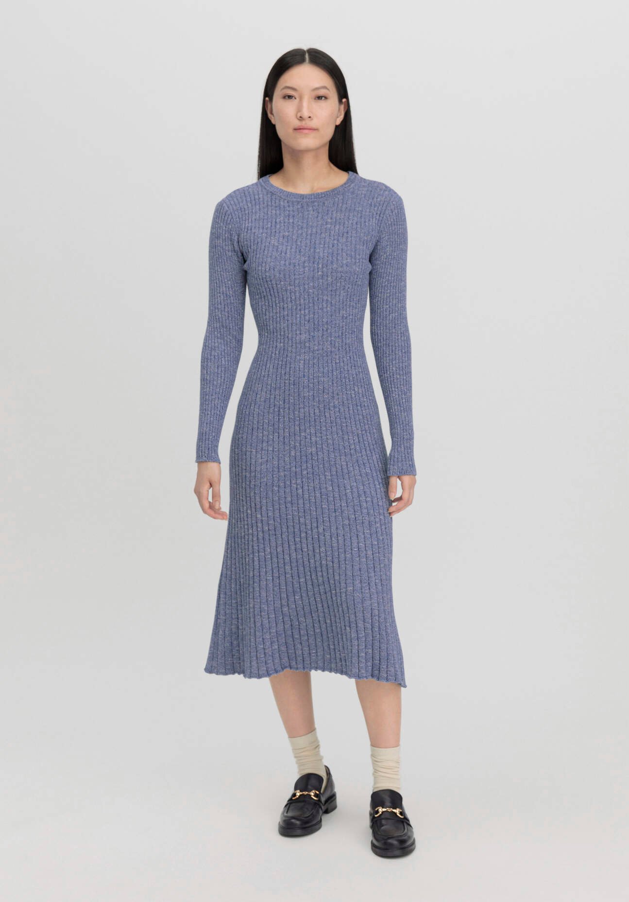 hessnatur Damen Strickkleid Midi Slim aus Bio-Baumwolle - blau - Größe 38