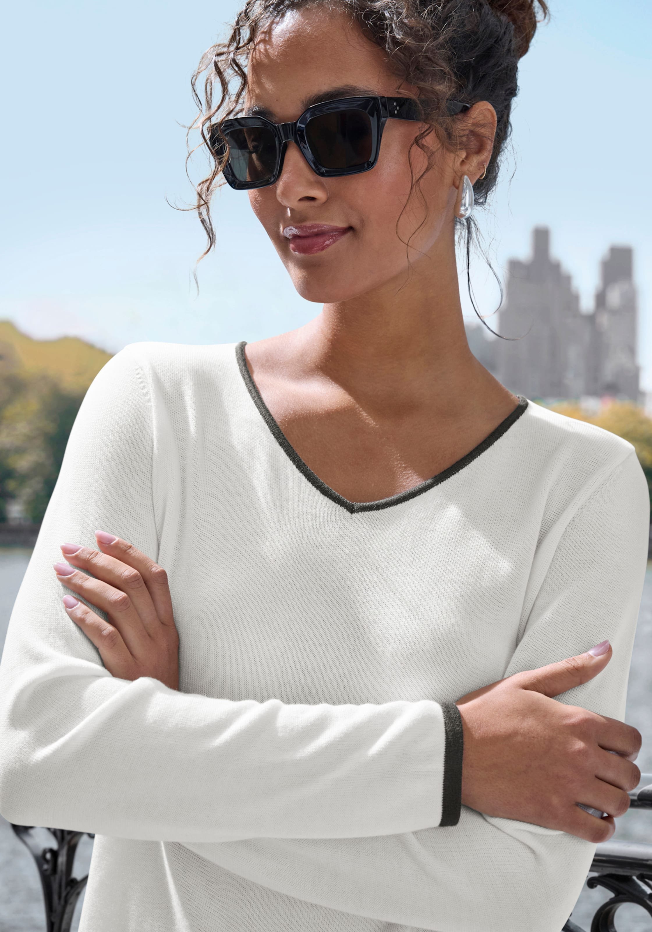 V-Ausschnitt-Pullover