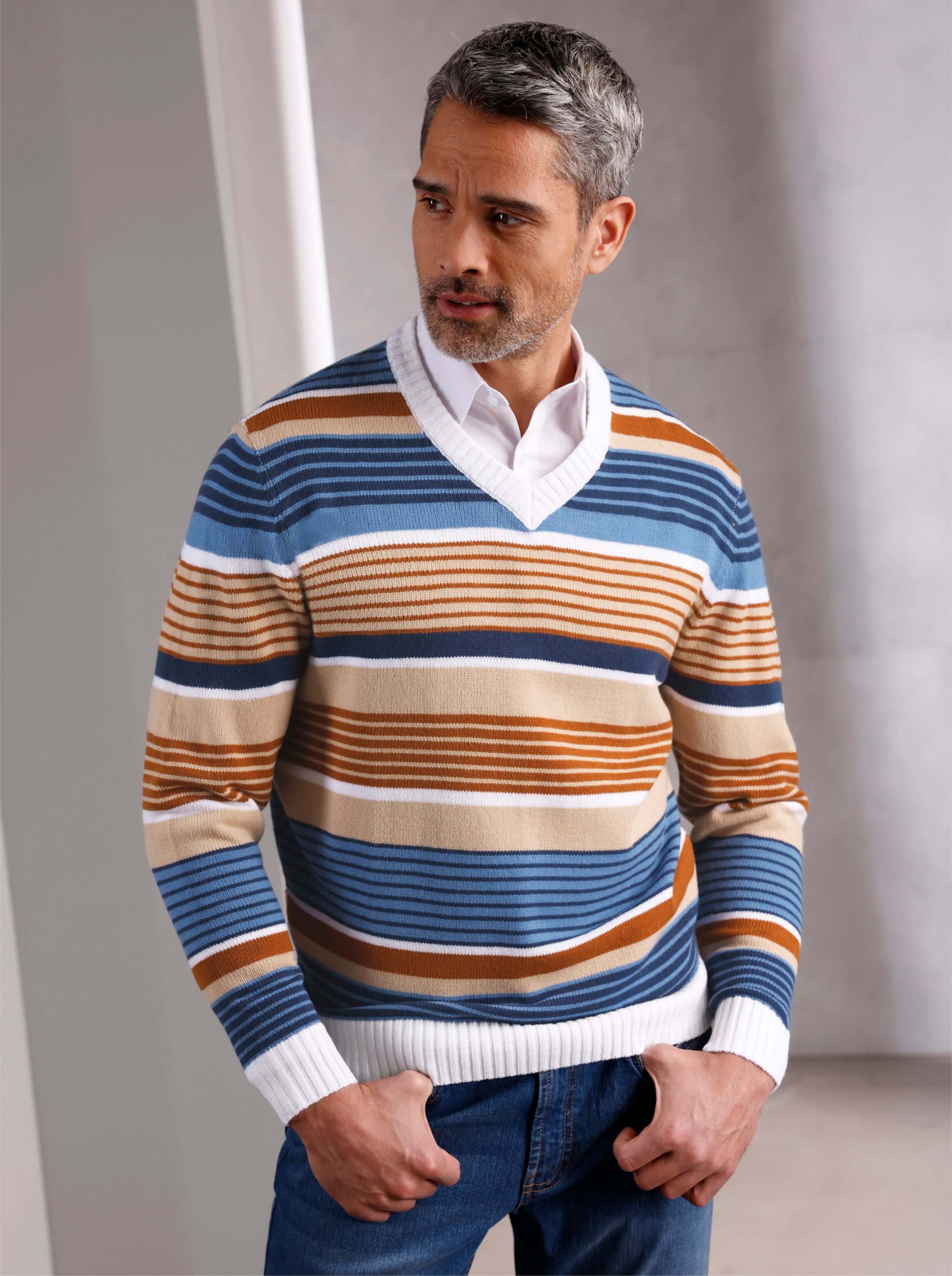 Thumbnail - V-Ausschnitt-Pullover