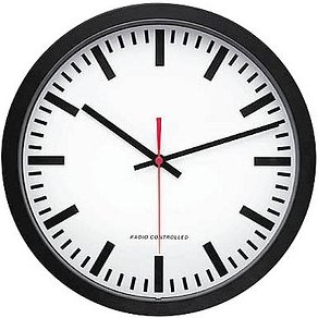 PEWETA Funkwanduhr Bahnhof weiß schwarz Kunststoff, Ø 30,0 cm