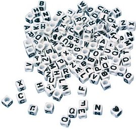 Rayher Bastelzubehör Plastikperlen Buchstaben Würfel weiß/schwarz