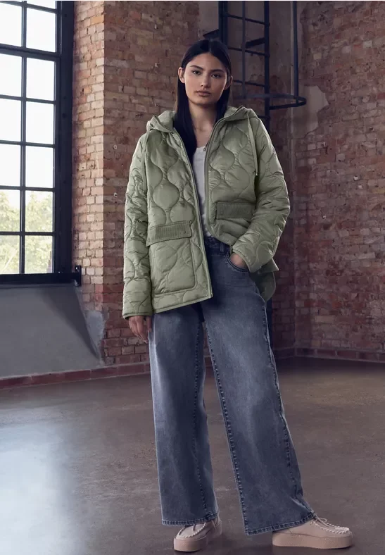 Steppjacke mit Kapuze