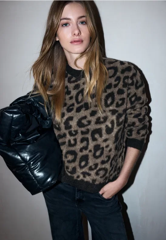 Flauschiger Leo Pullover