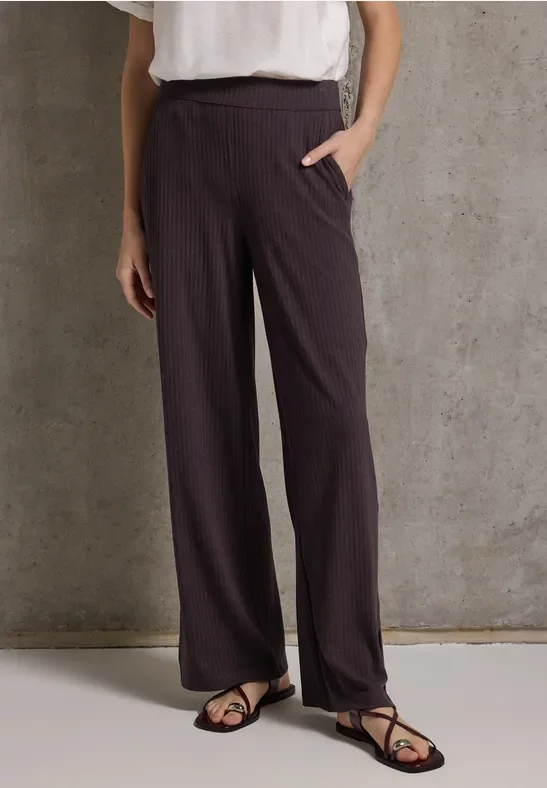 Ripp-Hose mit Schlitzen