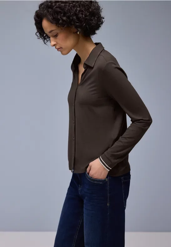 Shirt mit College-Details