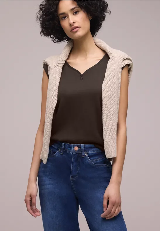 Shirt mit gerundetem V-Ausschnitt