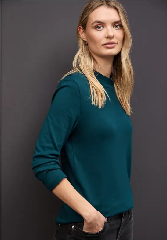 Thumbnail - Basic Turtleneck Shirt