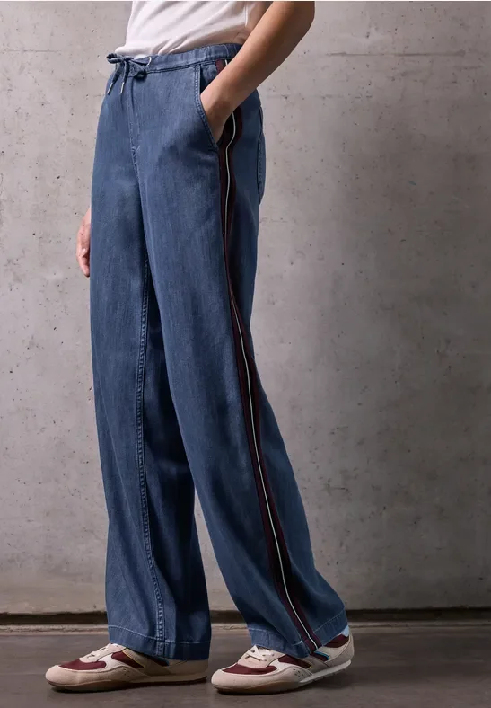 Jeans mit Gallonstreifen