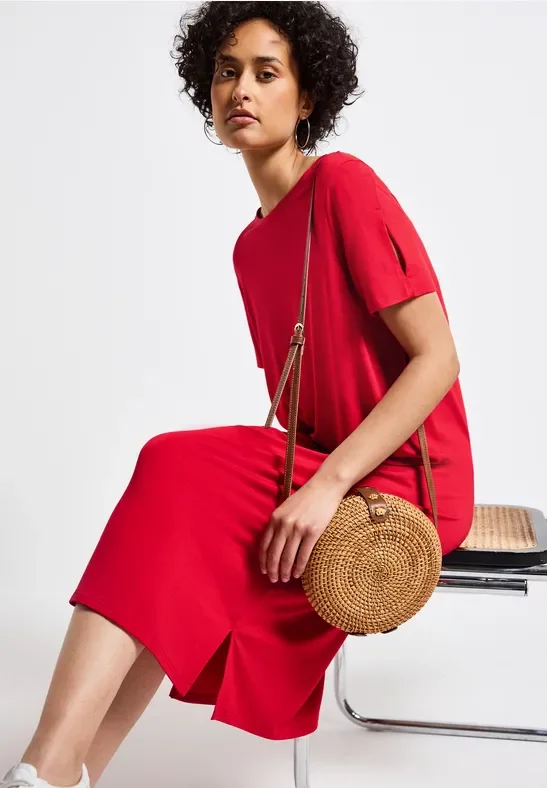 Kleid mit Schlitzdetail