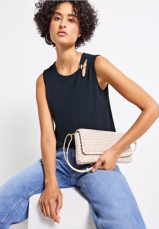 Top mit Cut-Out und Detail