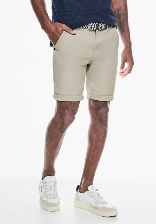 Chino Shorts mit Gürtel