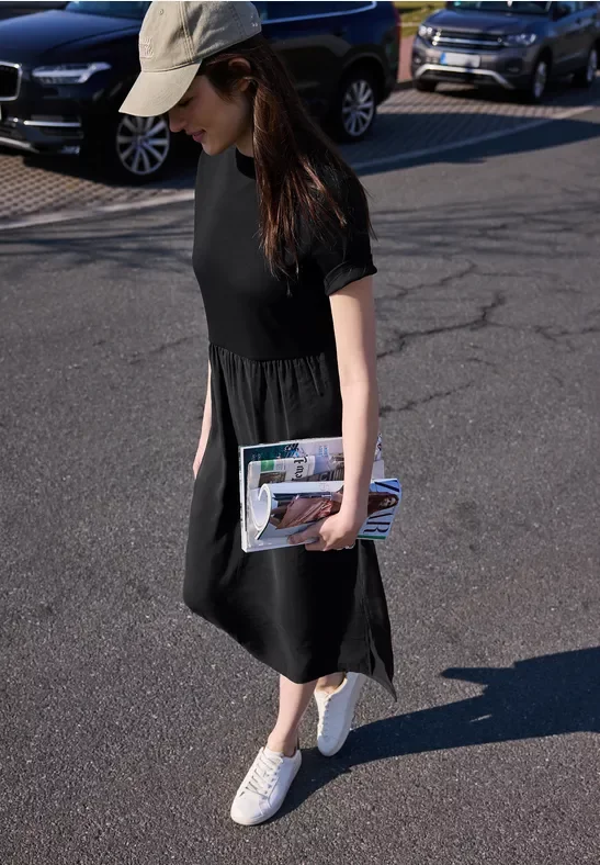 Midi-Kleid mit Rundhals und Strukturmix