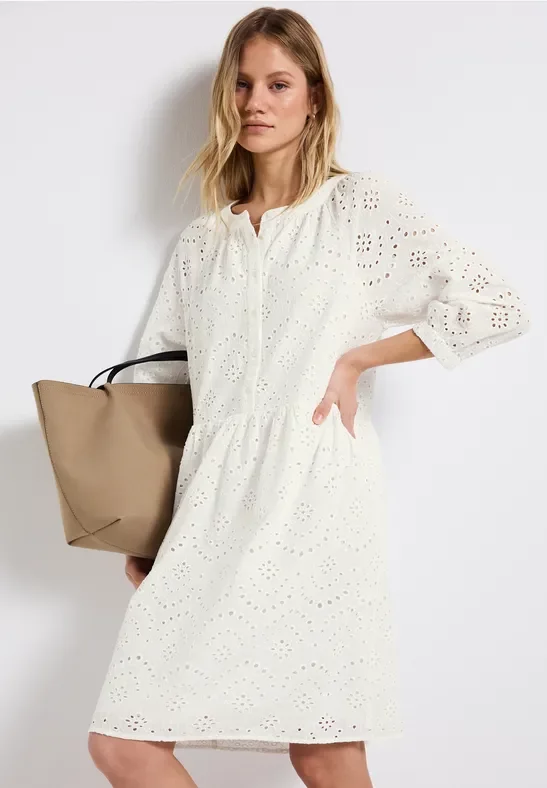 Kleid mit Lochstickerei