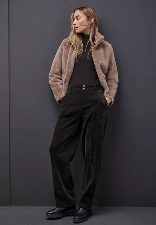 Straight Leg Cordhose