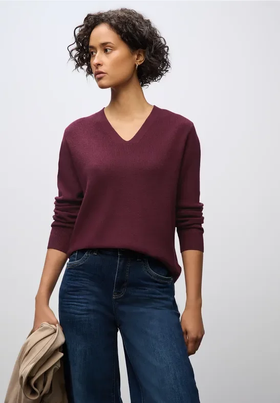 Basic V-Neck Pullover