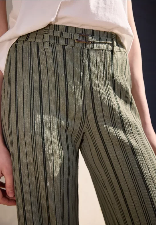 Wide Leg Hose mit Gürteldetail